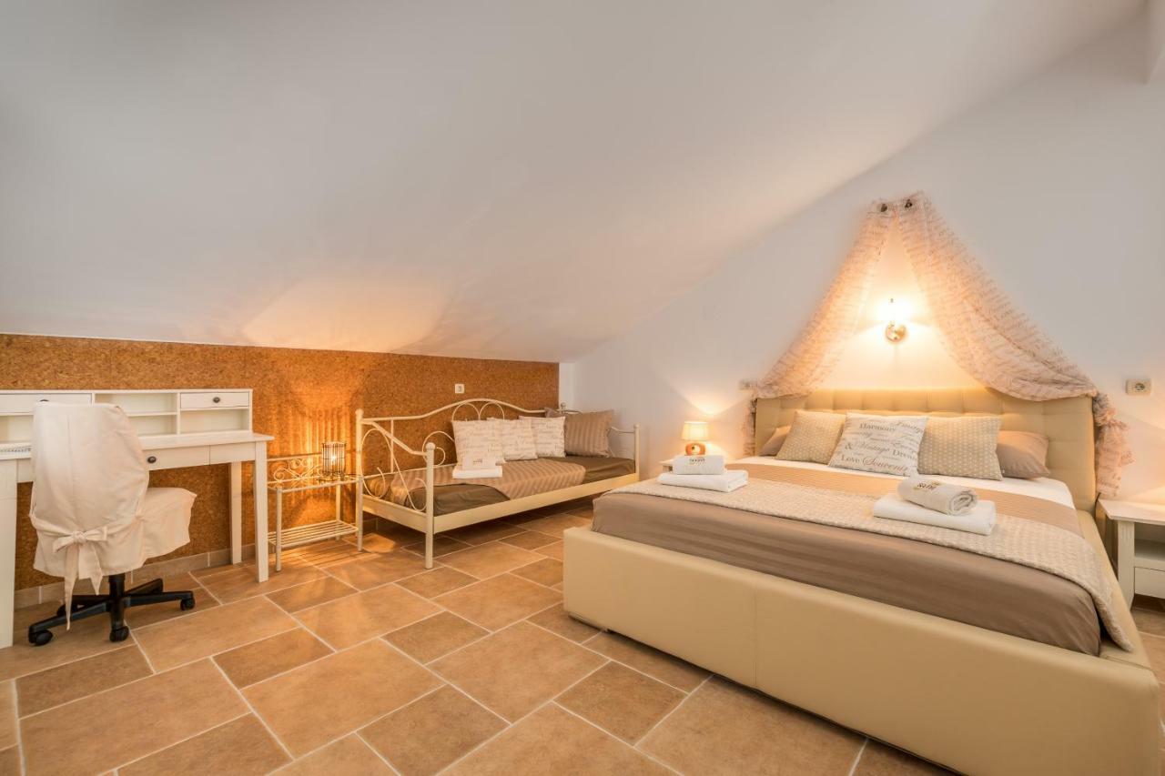 Holiday Home Harmony Žrnovnica 外观 照片