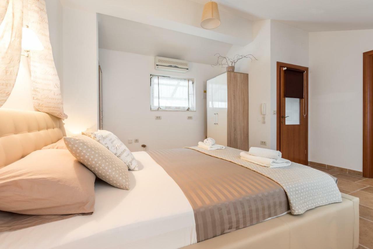 Holiday Home Harmony Žrnovnica 外观 照片